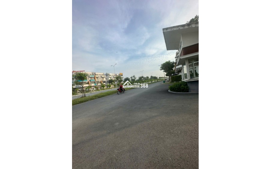 GĐ ĐI NƯỚC NGOÀI BÁN CĂN GÓC 2 MẶT TIỀN VIEW CÔNG VIÊN - HỒ BƠI DỰ ÁN LOVERA PARK KHANG ĐIỀN BÌNH CHÁNH (HÀNG HIẾM KHÔNG LẶP LẠI)